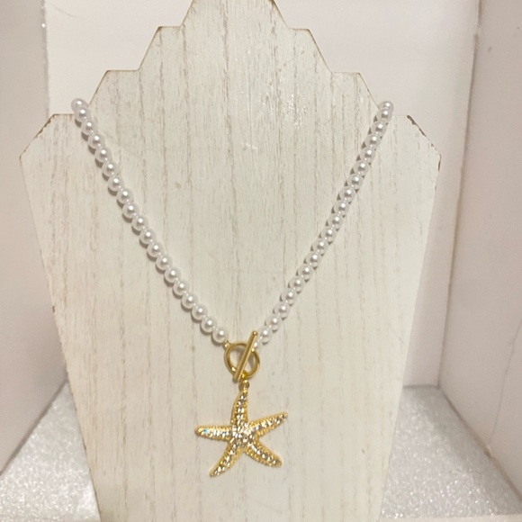 Gold Starfish Pendant Pearl Necklace - Picture 6 of 8